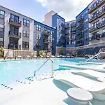 Urban Apartment With Pool And Parking