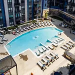 Urban Apartment With Pool And Parking