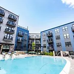 Urban Apartment With Pool And Parking