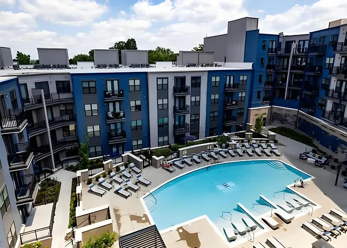 Urban Apartment With Pool And Parking
