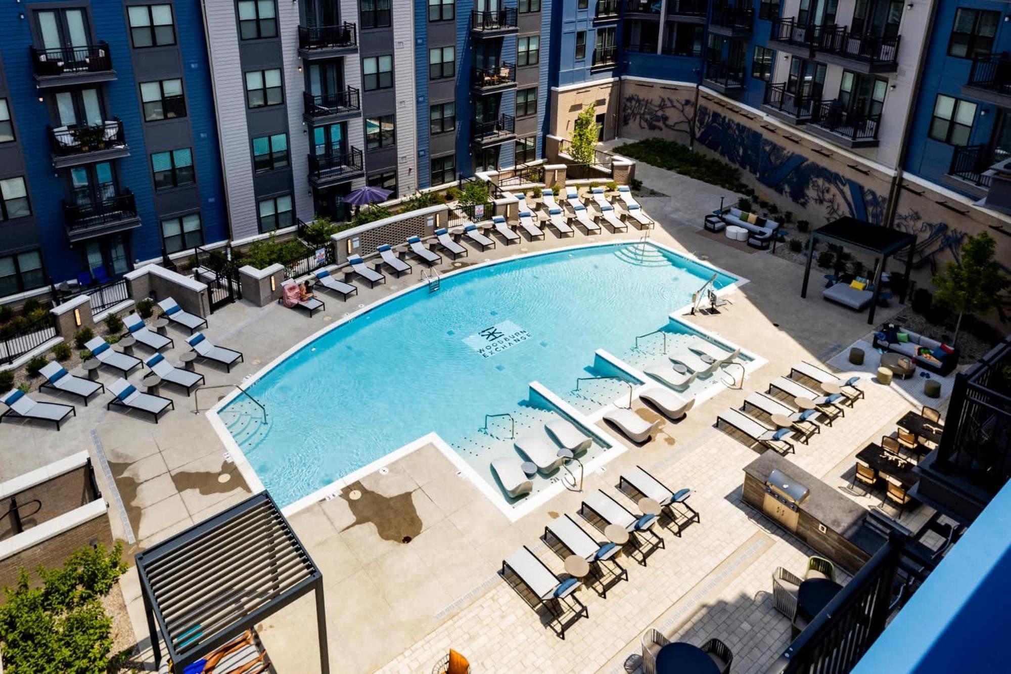 Urban With Pool And Parking *