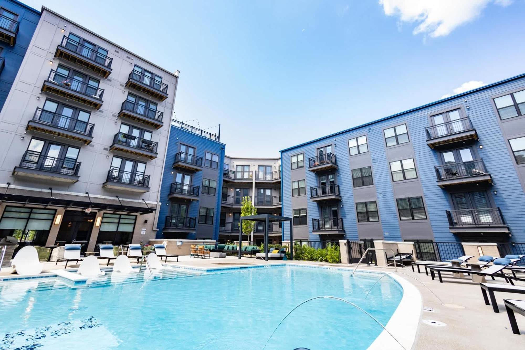 Urban With Pool And Parking Cincinnati
