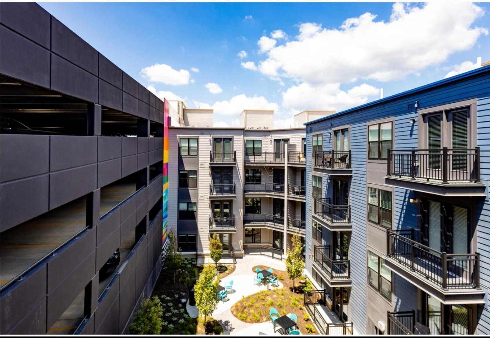 Urban With Pool And Parking *